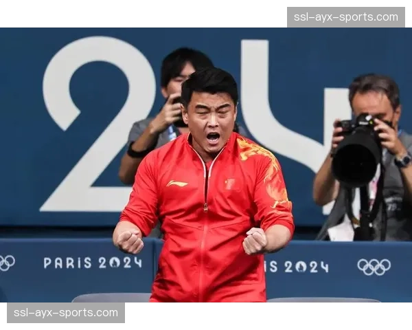 特写：大雨中，河南队门将多次关键扑救后振臂怒吼