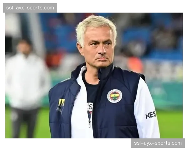 终场哨响，马赛主帅加图索场边神情凝重，欧联出局阴影未散